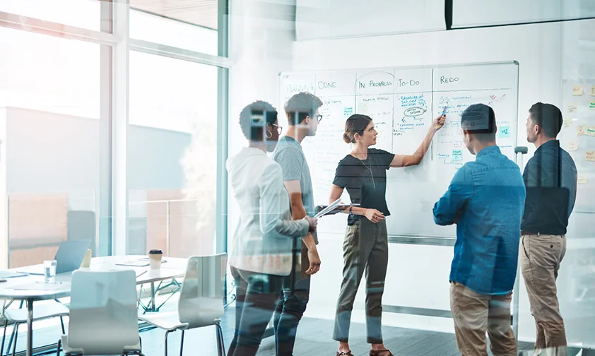 Colleagues mind mapping on a whiteboard